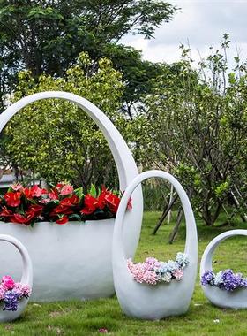 户外简约抽象花篮花盆玻璃钢雕塑花园林景观草坪楼盘美陈装饰摆件