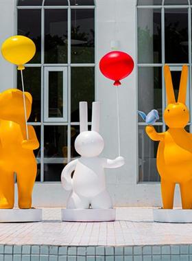 玻璃钢卡通兔子雕塑景区文创园商业街抽象动物装饰网红打卡店美陈