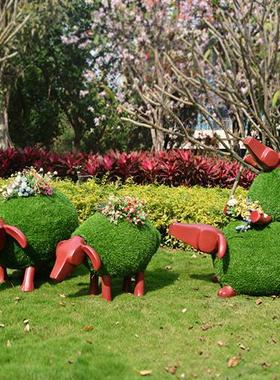 玻璃钢草皮羊雕塑小区幼儿园售楼部儿童摄影卡通小羊肖恩摆件造景