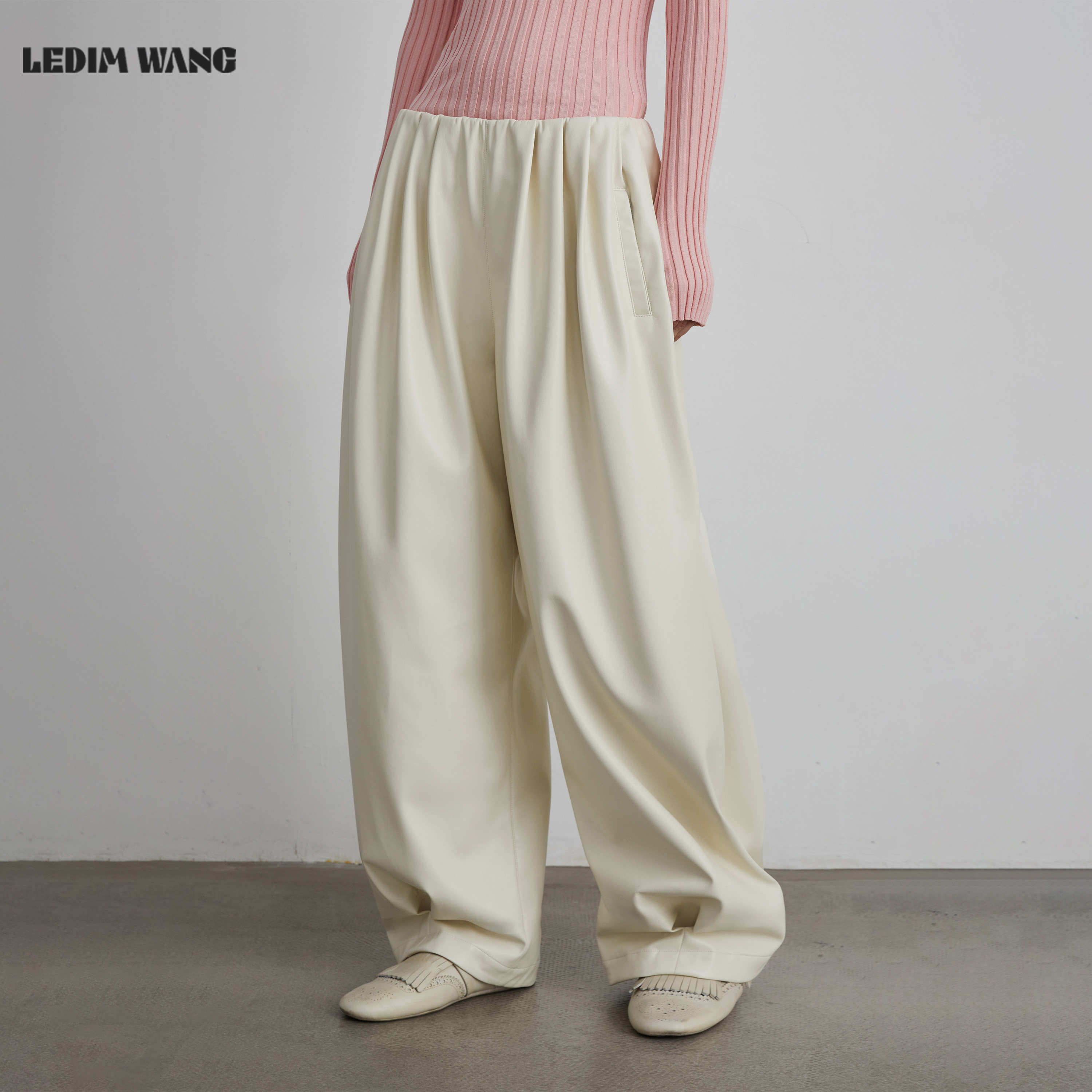 LEDIM WANG白标/慵懒垂感气球皮裤女25秋冬新款白色宽松阔腿长裤,淘宝优惠券,粉丝福利购,淘宝优惠卷