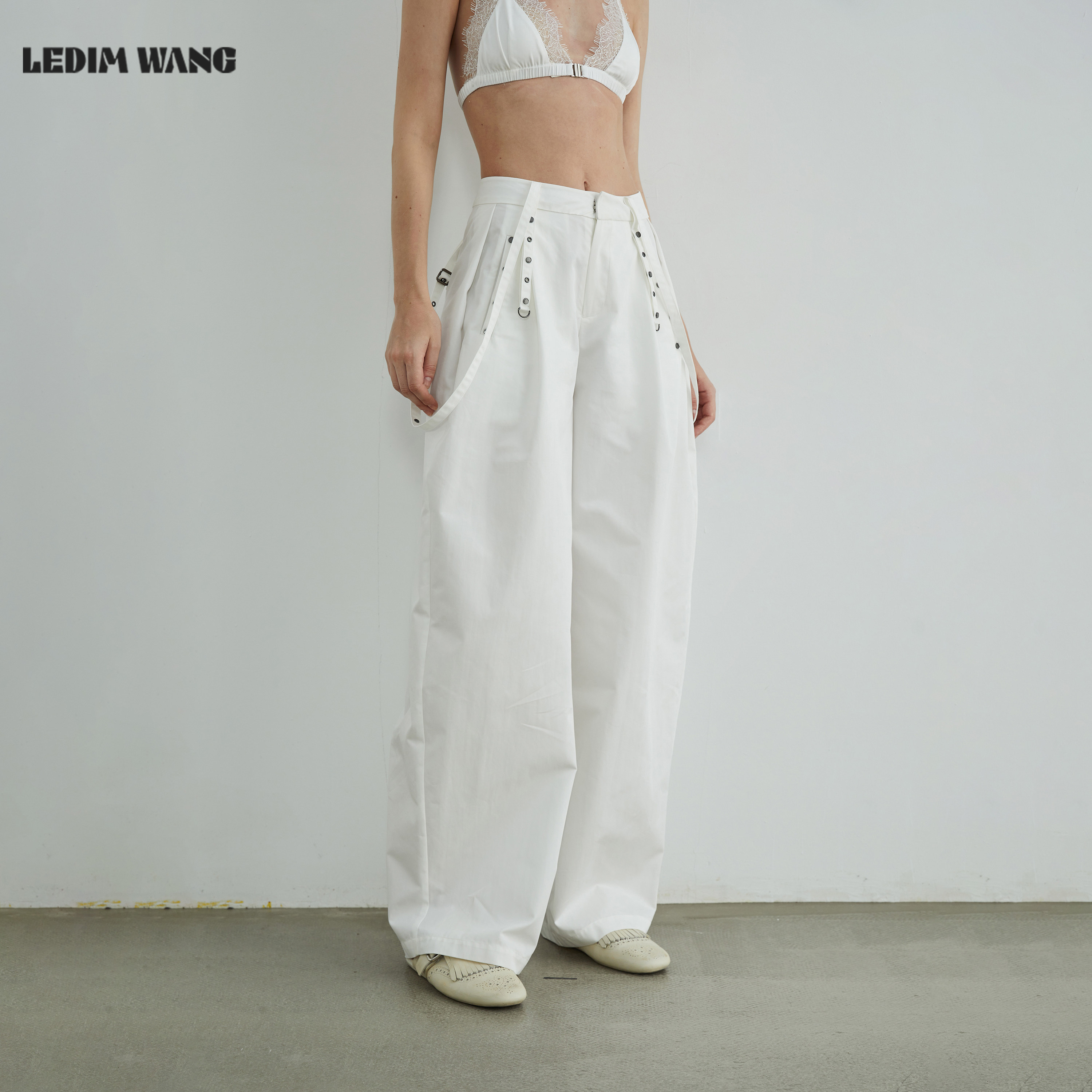 【明星同款】LEDIM WANG铆钉背带休闲裤女秋新款白色阔腿裤长裤,淘宝优惠券,粉丝福利购,淘宝优惠卷