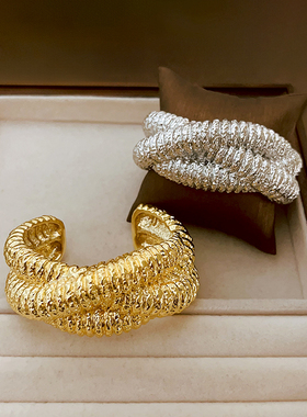 SaSa同款巴塞罗那缠绕熔岩肌理感开口手镯高级感西班牙小众中古风