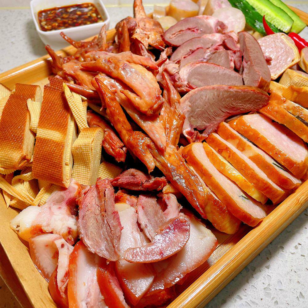 东北熏酱拼盘熟食哈尔滨特产正宗套餐鸡骨架翅尖猪心豆腐卷猪头肉