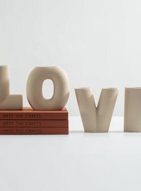 现代客厅酒柜装饰品摆件轻奢高档love陶瓷花器书架电视柜艺术摆设