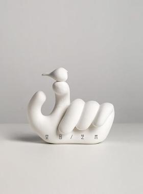 空合 样板间创意陶瓷手托小鸟摆件 售楼部书房客厅书柜卧室装饰品