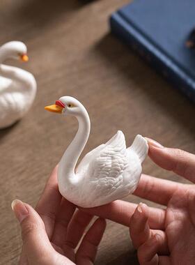 创意陶瓷天鹅摆件客厅办公室桌面装饰品白天鹅一对鱼缸微景观造景