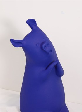 极速现代简约卡通忧郁p蓝色小猪摆件树脂雕塑工艺品样品房电视柜