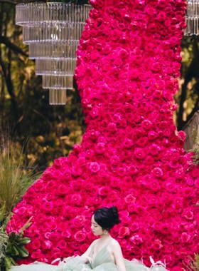 新品玫瑰爱心g背景板 情人节日红色花墙拍照道具店铺打卡装饰活动