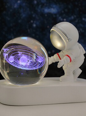宇航员水晶球小夜灯3d内雕插电底座创意桌面装饰树脂摆件圣诞礼物