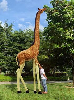 户外仿真动物长颈鹿摆件大型玻璃钢雕塑幼儿园林景观小品落地装饰