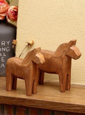 北欧简约风格木雕动物摆件手工实木色小号摇马书房橱窗客厅装饰品