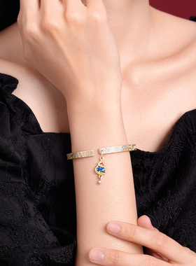 六桂福珠宝S990莲花开口镯