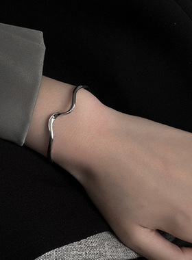 极简莫比乌斯手环ins冷淡风轻奢小众手镯气质时尚手链潮流饰品