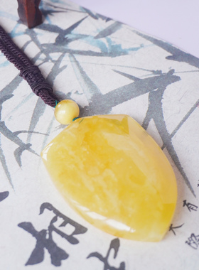 九紫离火佛宝护身蜜蜡无事牌鸡油黄蜜蜡挂件61*43*1427.55gNO.874