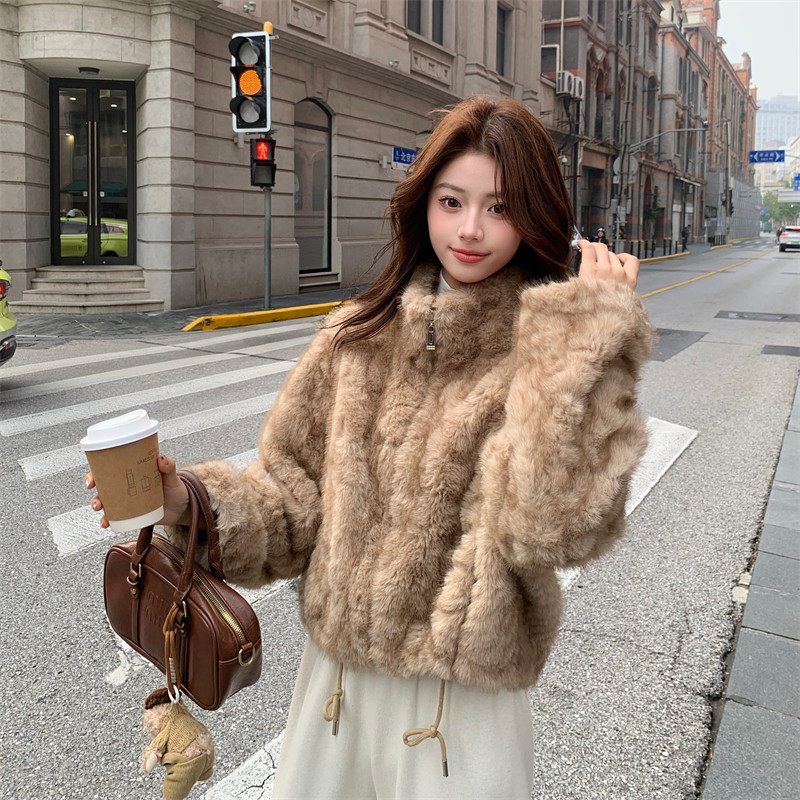 美拉德气质皮毛一体短款羊羔毛绒仿皮草外套女冬2025新款超火棉服,淘宝优惠券,粉丝福利购,淘宝优惠卷