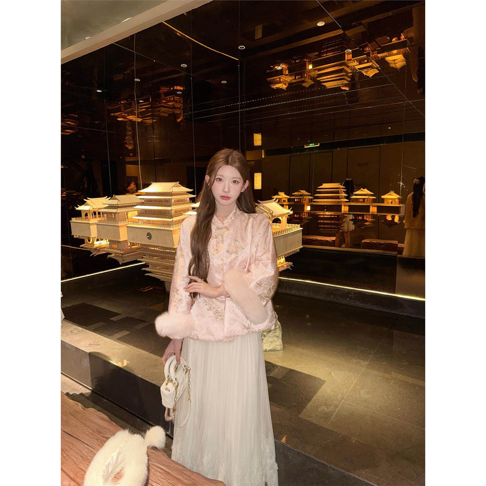 NMIOK 新中式刺绣提花缎面羊毛内胆外套女秋冬新款超好看国风棉服,淘宝优惠券,粉丝福利购,淘宝优惠卷