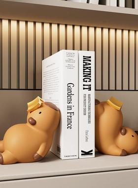 创意卡皮巴拉书挡摆件客厅玄关电视柜酒柜书柜桌面书立架家居装饰