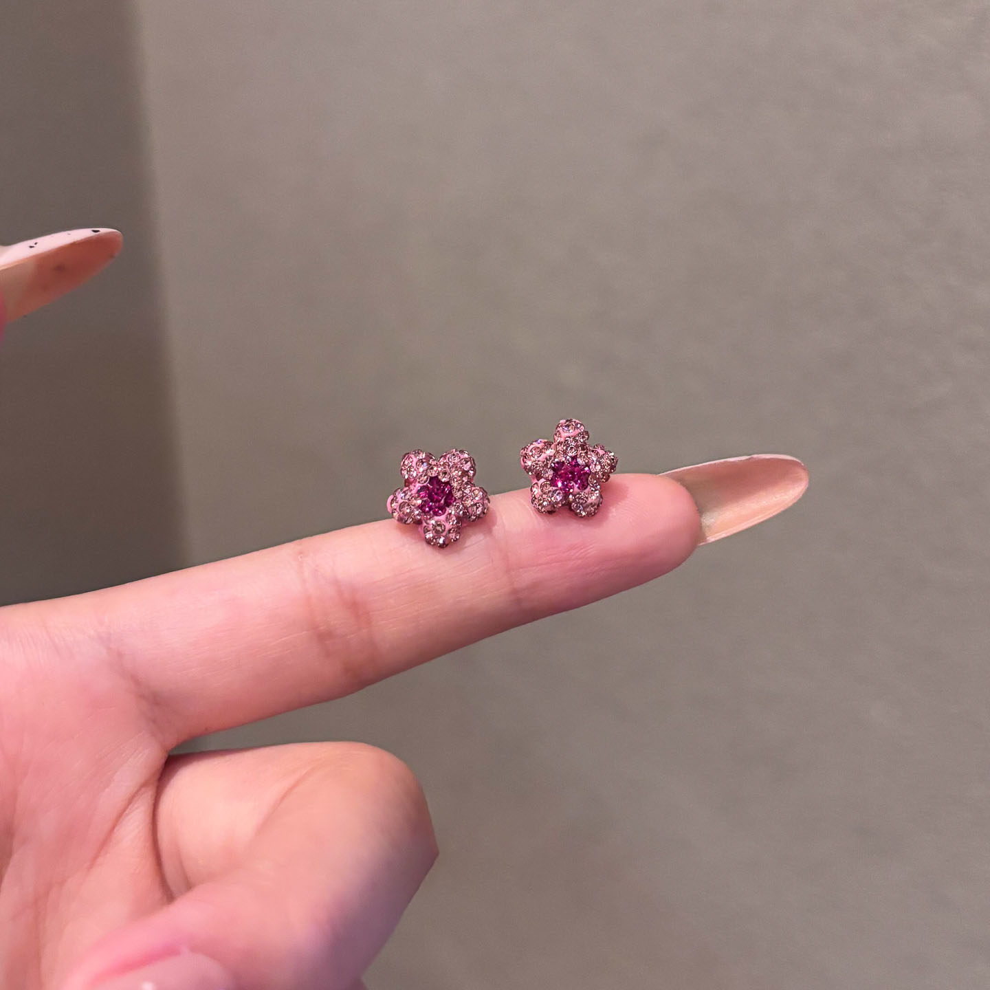 爆闪粉色小花花养耳洞耳钉女轻奢高级感睡觉免摘甜美少女风耳骨钉,淘宝优惠券,粉丝福利购,淘宝优惠卷