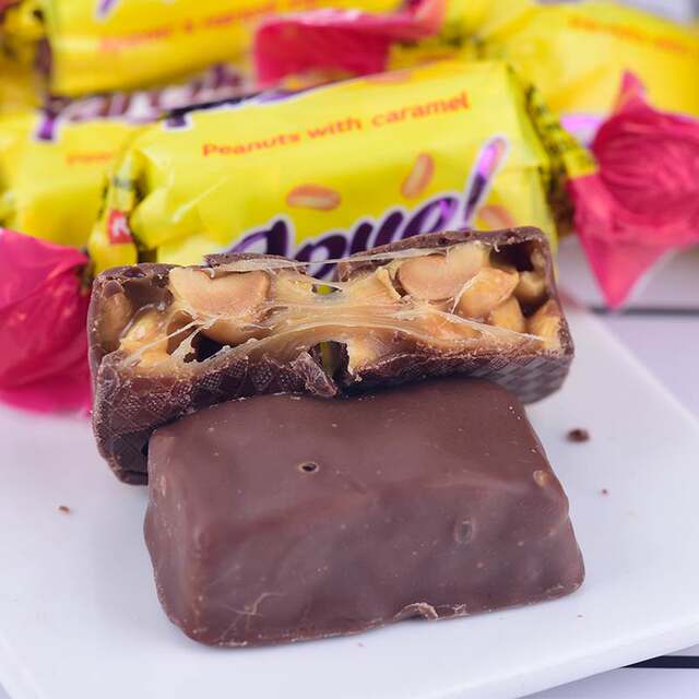Russian imported KDV chocolate sandwich candy Russian version peanut candy chocolate candy 1000g authentic candy