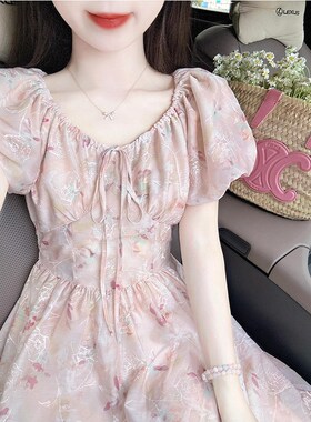 茶歇法式绝美超仙泡泡袖碎花连衣裙女夏季新款温柔收腰显瘦中长裙