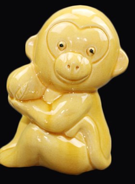 热销陶瓷猴子十二生肖猴黄色猴子生日礼物客厅桌面小猴摆件家居装