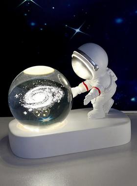 太空人小夜灯水晶球生日礼物女太空人摆件电脑桌面装饰品家居好物