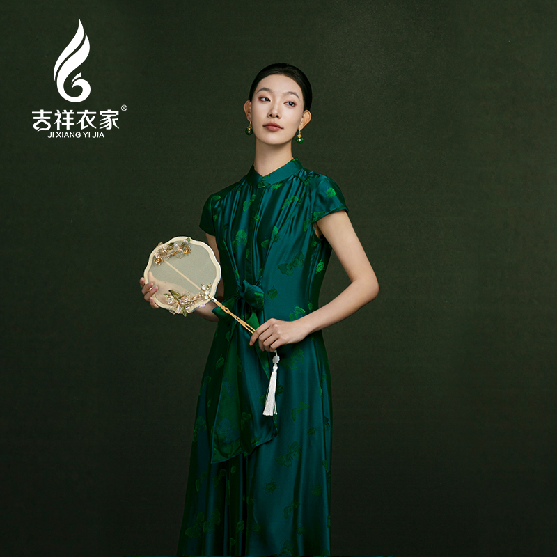 吉祥衣家新中式国风新款高端气质显瘦修身女装翠叶藏蝶真丝连衣裙 - 图1