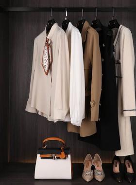 现代简约样板房衣帽间衣柜软装服饰女士衣服礼服包包高跟鞋手拿包