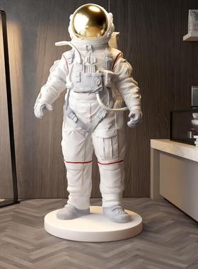轻奢宇航员客厅摆件大型落地太空人沙发电视柜旁边开业乔迁礼物