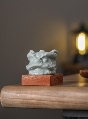 汝窑醒狮摆件茶室桌面招财舞狮工艺品家居车载装饰品新居开业礼品