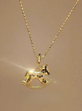 新款本命年小马吊坠项链新中式复古轻奢小众锁骨链日常通勤毛衣链