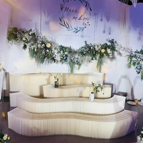 新款婚庆道具瓦楞纸折纸甜品台自由弯曲展示台蛋糕陈列架橱窗装饰 - 图1