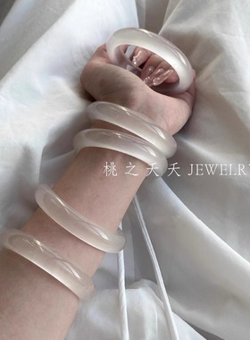 天然巴西冰糯种白月光玛瑙手镯女款荔枝冻白色冰透镯子