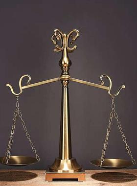 北欧现代轻奢铁艺电镀仿铜天平秤摆件样板间会所家居饰品工艺品