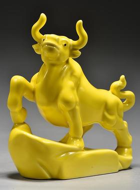 黄色陶瓷牛摆件十二生肖牛气冲天吉祥物化解化妆室厨房装饰工艺礼