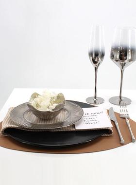 现代轻奢样板房软装饰品摆件餐厅餐桌套装餐具西餐盘创意餐具摆台