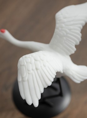 德化陶瓷仙鹤动物摆件白瓷装饰工艺品车载客厅电视柜桌面家居创意