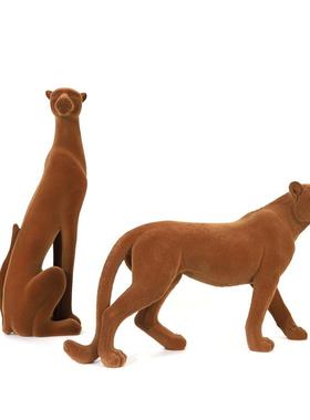 轻奢创意金钱豹公仔装饰摆件样板间猎豹树脂植绒棕豹子桌面饰品