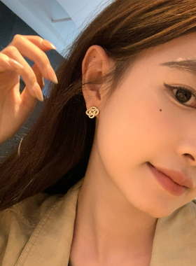 【我的脸很圆】精致轻奢金色同心结耳钉百搭通勤镶钻耳钉耳环女生