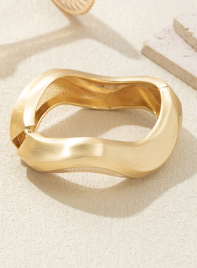 欧美跨境爆款哑光拉丝金开口手镯个性设计感扫金磨砂质感手环批发