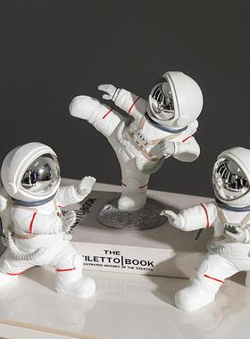 网红创意太空人公仔宇航员摆件轻奢办公桌面航天员轻奢玄关装饰品