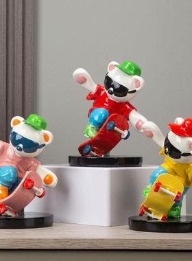 网红滑板熊潮玩卡通创意现代客厅装饰简约家居电视柜树脂小众摆件