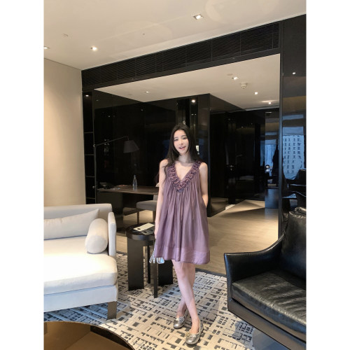 吴太甜 天丝蕾丝拼接裱花V领背心裙女度假风a字裙无袖阔摆连衣裙 - 图3