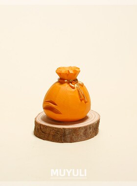热销木头手工木雕钱袋发财招财汽车摆件办公室Q桌面装饰品生日礼