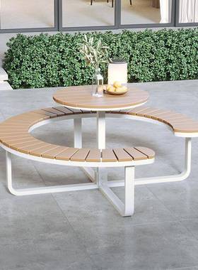 户外连体桌椅简约室外别墅庭院花园公园圆桌子露天塑木防晒餐桌椅