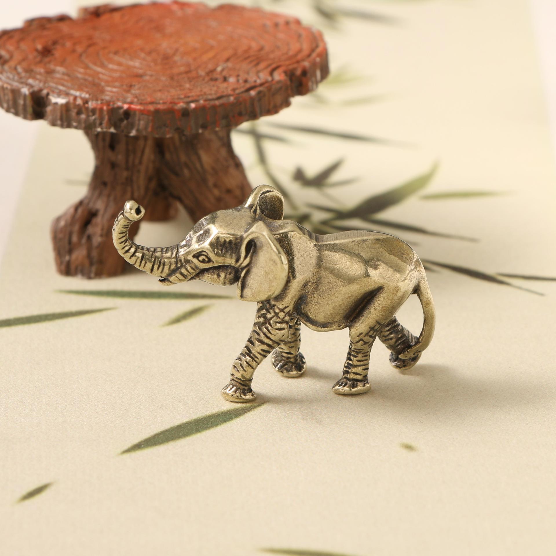 Antique solid bronze mini elephant ornaments, antique lucky elephant tea pet desktop ornaments, antique bronze sculptures, antique handle pieces