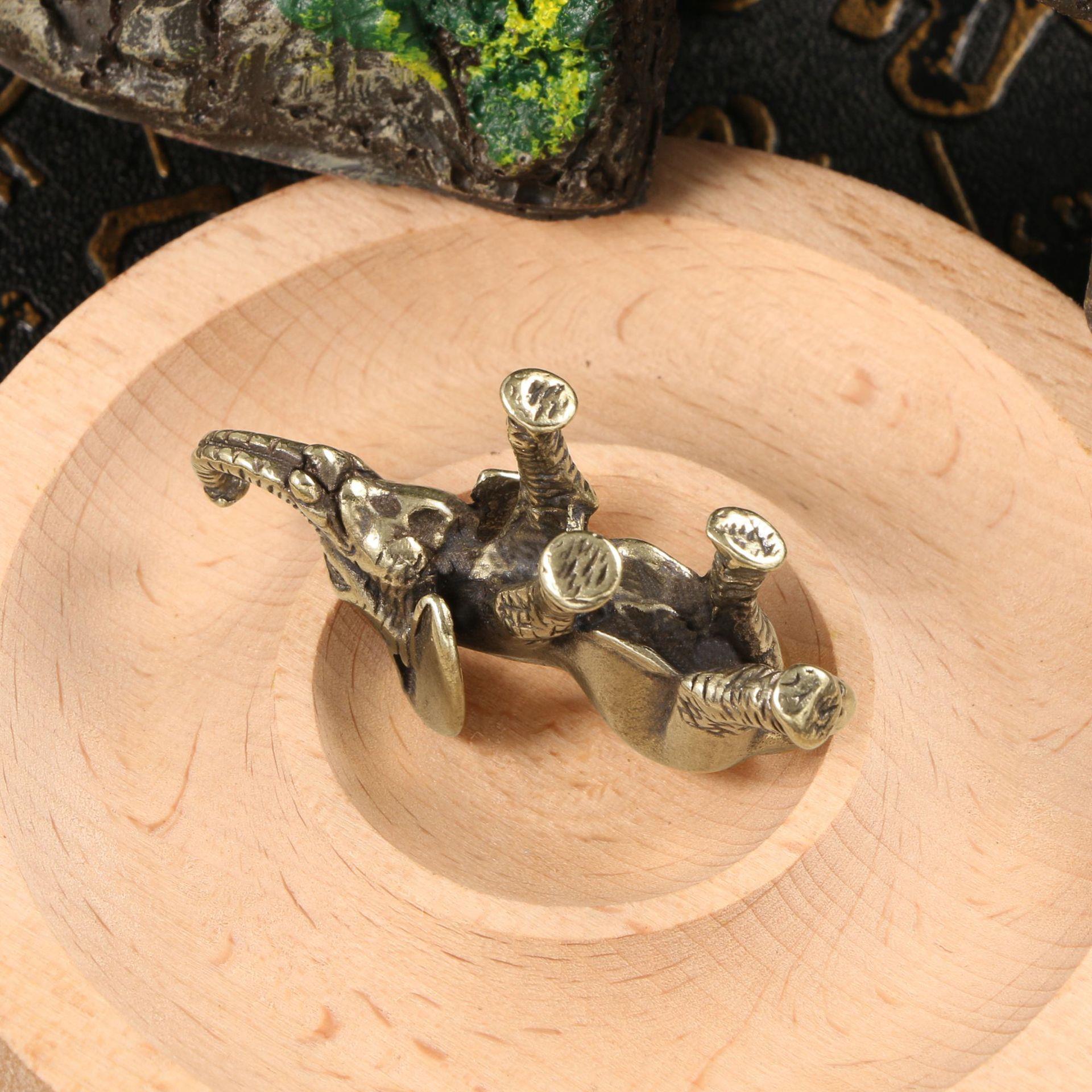 Antique solid bronze mini elephant ornaments, antique lucky elephant tea pet desktop ornaments, antique bronze sculptures, antique handle pieces