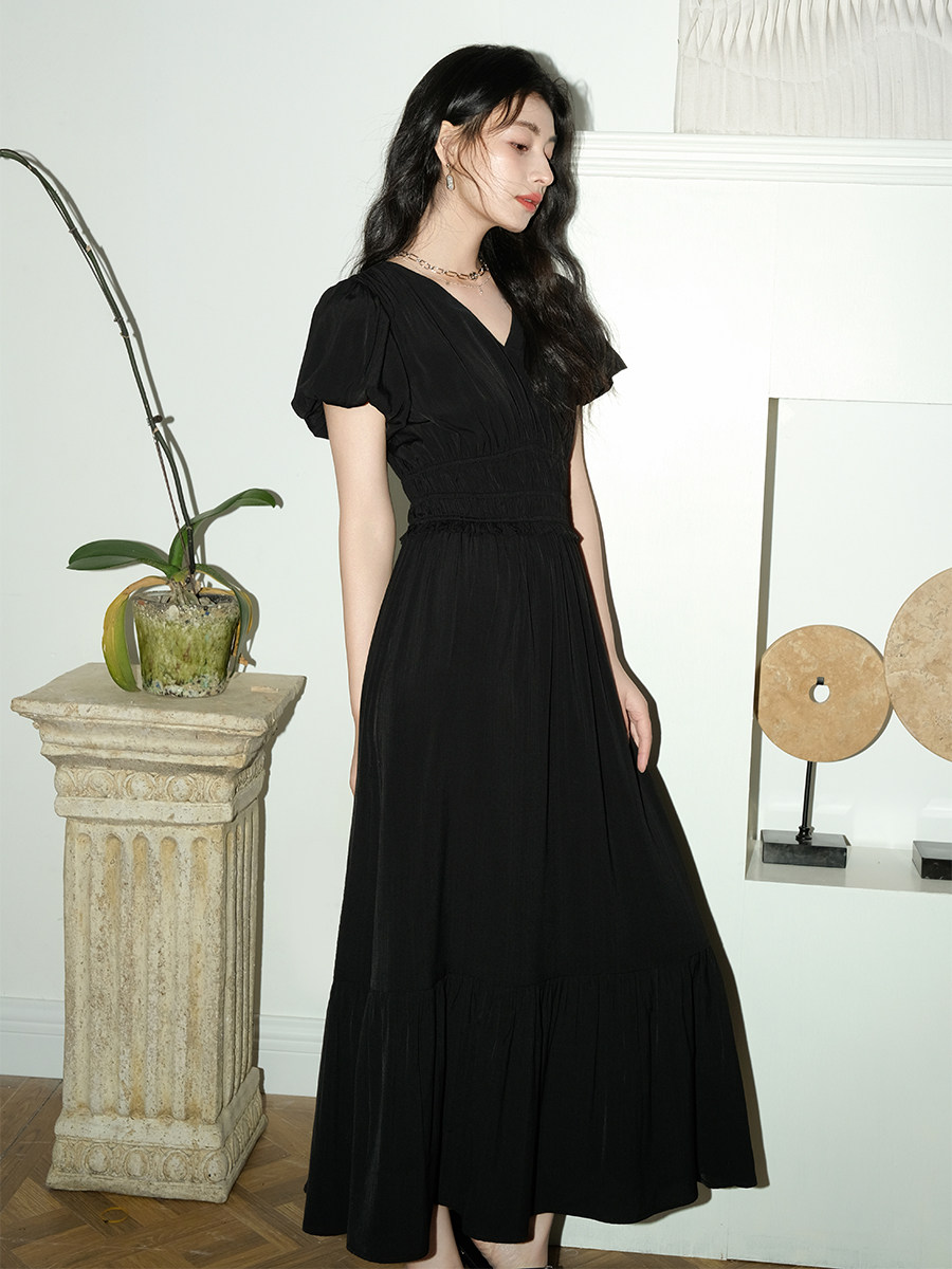 【宝藏姐妹团】至漫 ZHIMAN【罗马情书】V领肌理感收腰连衣裙