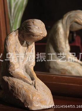 仿木雕居家装饰品树脂摆件祈祷跪地木雕看书艺术设计