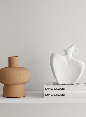 现代北欧高级感大地色软装摆件家居样板间客厅电视柜酒柜艺术装饰